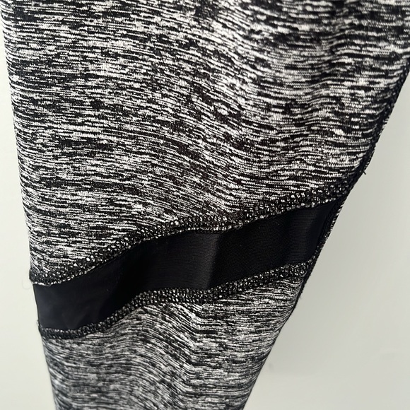 Older Kids Old Navy Active Leggings - Picture 3 of 6